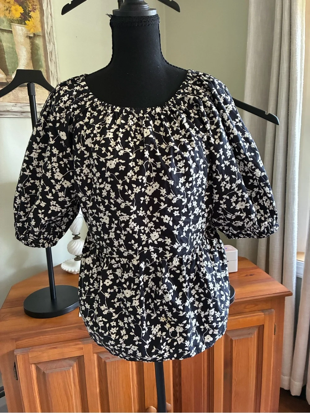 Old Navy Black Floral Puff Sleeve Peasant Blouse NWOT